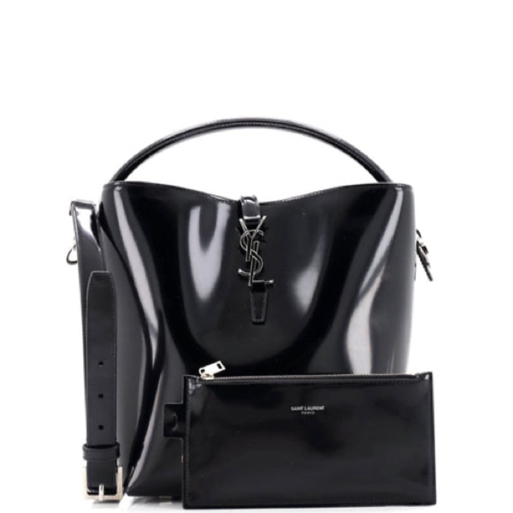 Saint Laurent Paris Black Leather LE37
Cassandra Bucket Bag